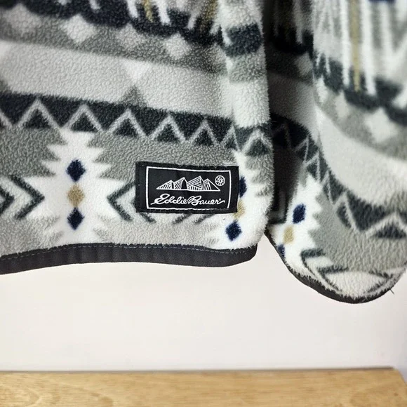Eddie Bauer Mens M Pullover Fleece Aztec White Blue Gray Crew‎ Neck Soft LS Warm - Picture 6 of 8